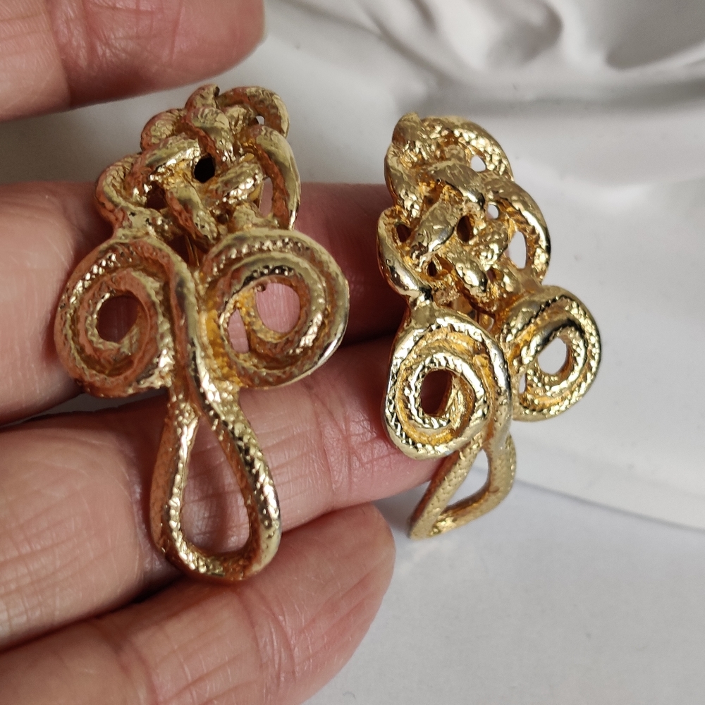 🇨🇦 Vintage baroque rope knot earrings